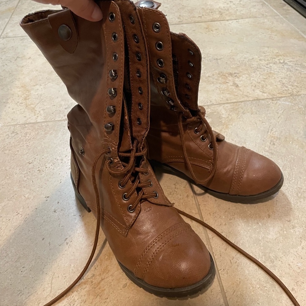 Lace up brown boots